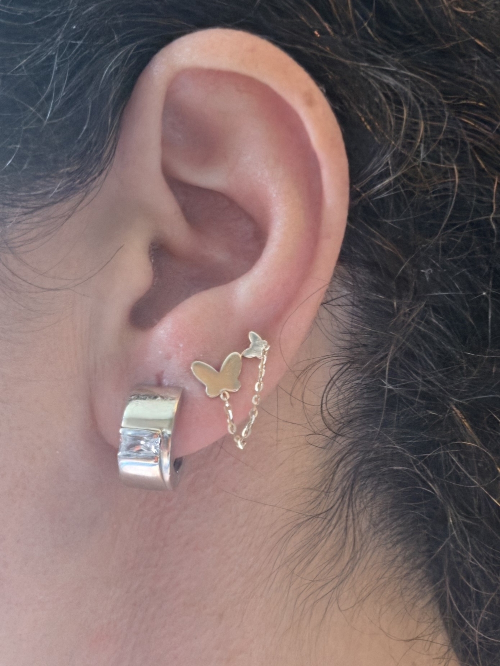 Estate Vintage Chunky Huggie Earrings are made of 14kt white gold